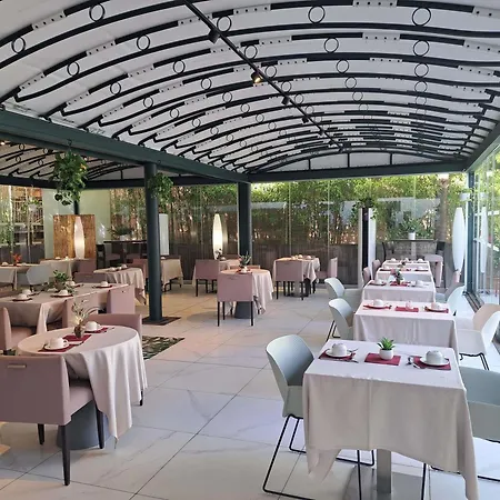 Mercure 4* אז'אקסיו